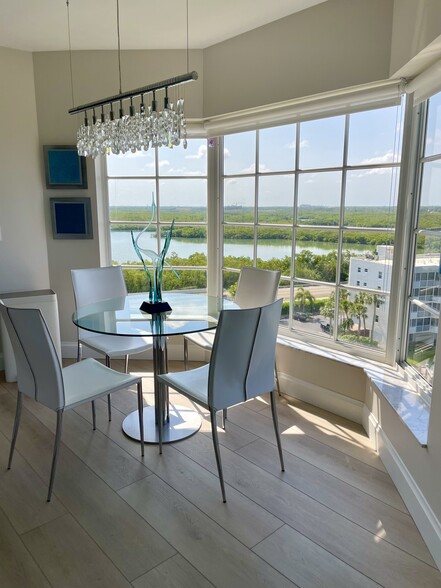 Dining area - 13105 Vanderbilt Dr