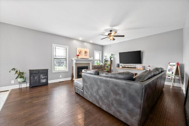 Building Photo - Stunning Home in Wellington Fields Ready f...