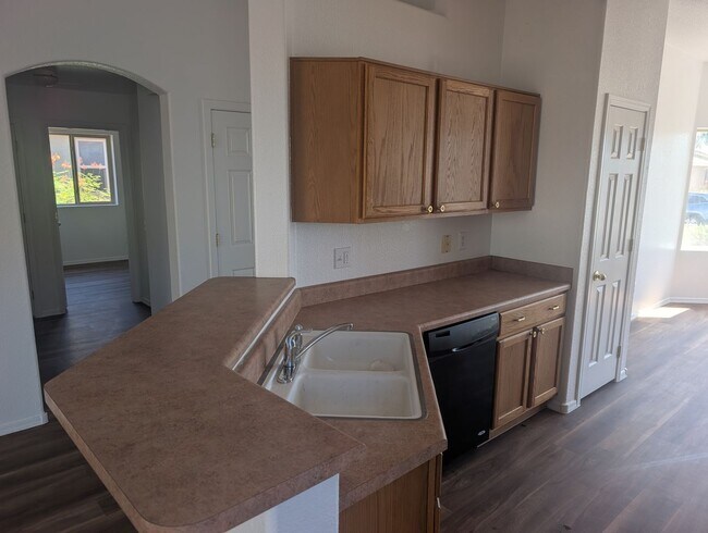 Building Photo - Great Northwest Tucson Area Location
