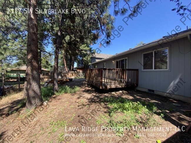 Building Photo - 1117 SW Silver Lake Blvd