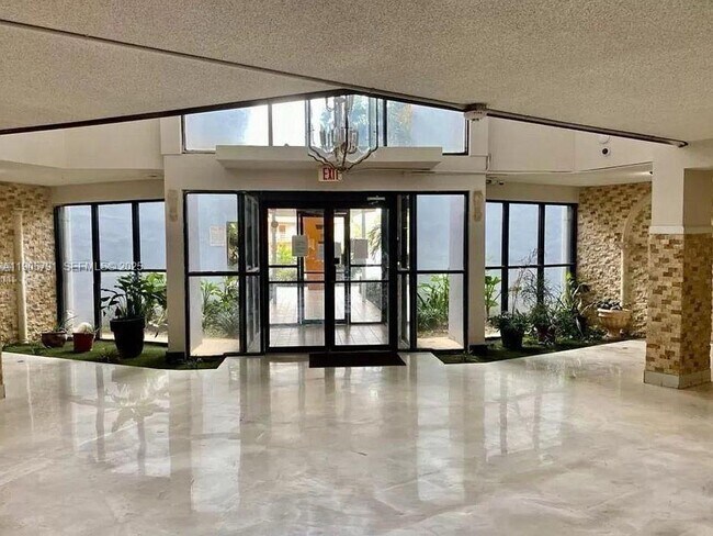 Building Photo - 2025 NE 164th St