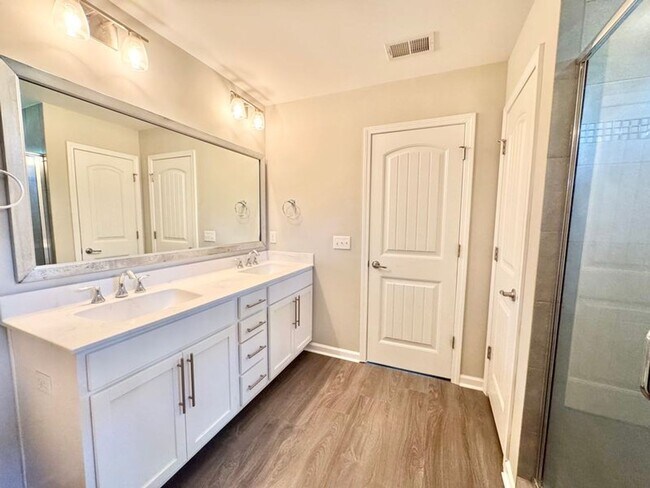 Building Photo - The Commons Community of Richmond Hill