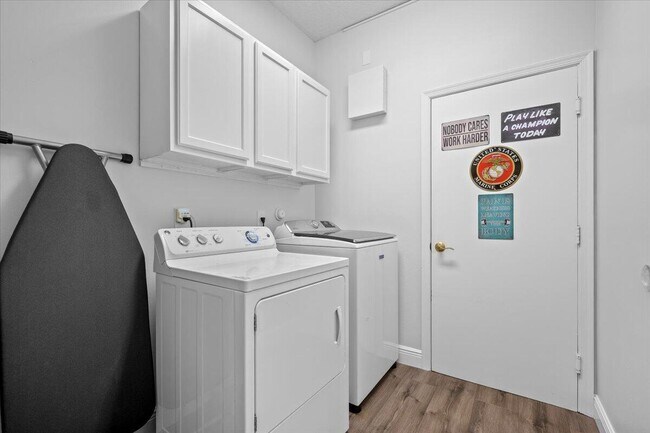 Building Photo - 83 Satinwood Ln