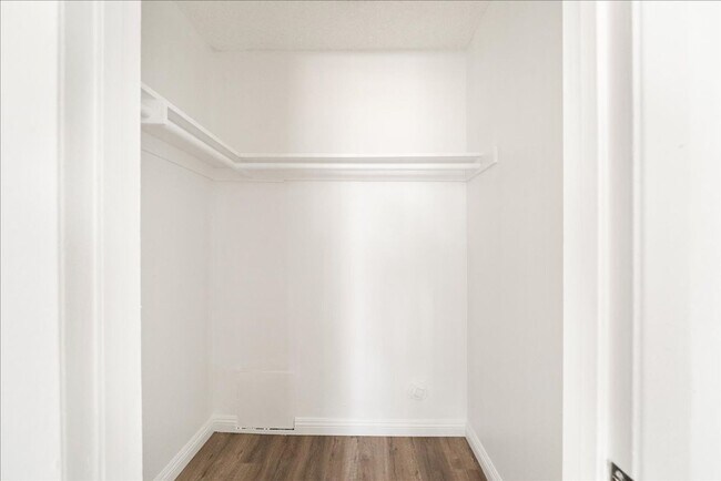 Building Photo - 1401 Mitchell Pl