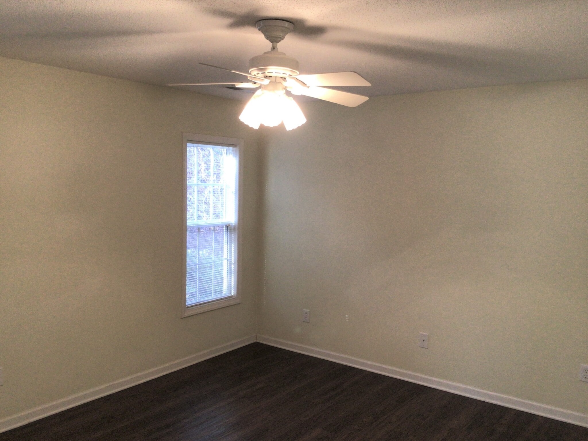 Building Photo - 5470 Regent Village Dr