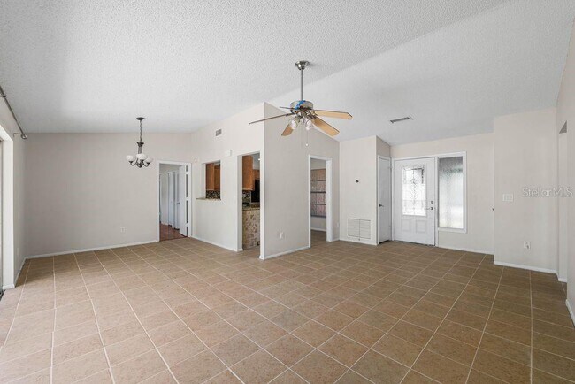Building Photo - 7504 N Sanibel Cir