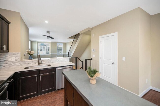 Building Photo - 100 Nestor's Pl