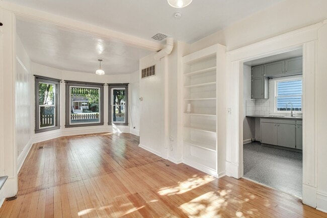 Building Photo - 510 S 14th St