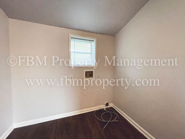 Building Photo - Beautiful 3 Bedroom, 2 Bathroom Home in En...