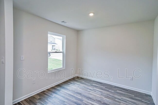 Building Photo - 321 Long Grove Ln