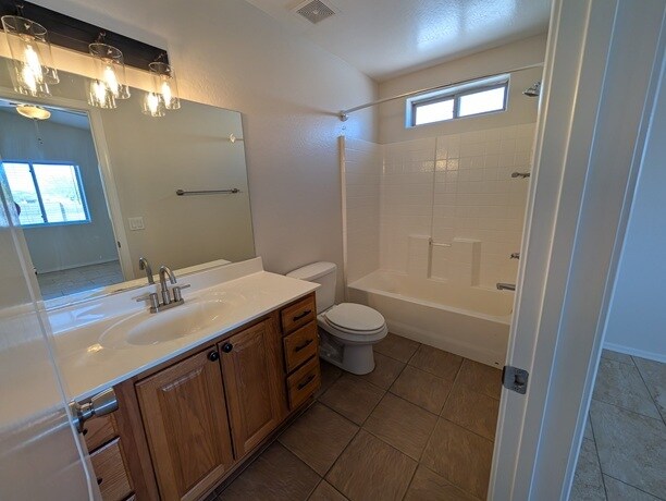 Building Photo - 1204 W Prior Ave