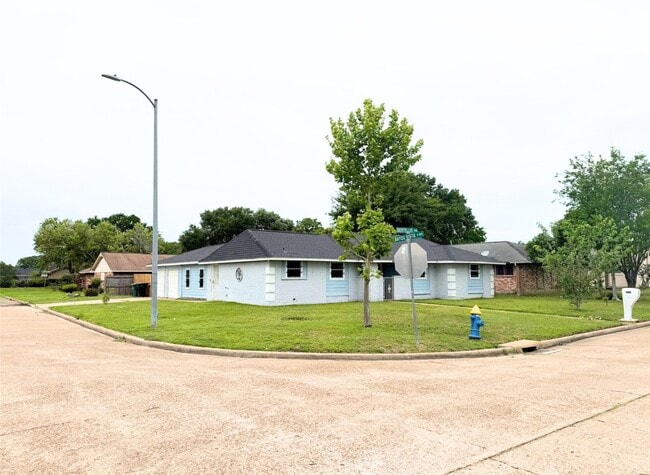 Building Photo - 5503 Bertellis Ln