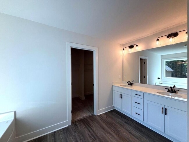 Building Photo - 4420 Whitetail Path Cove