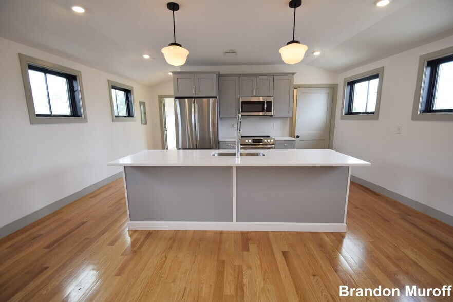 Building Photo - 15 Maywood St