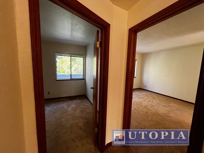 Building Photo - 2726 Hampton Ln