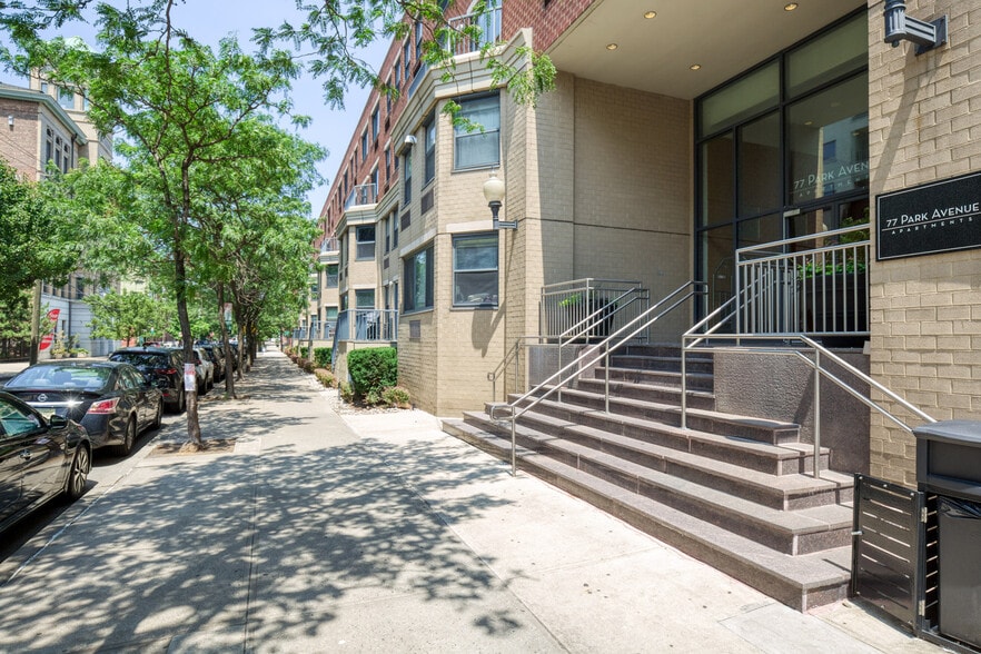 Building Photo - 77 Park Ave