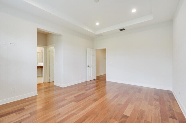 Building Photo - 4644 Cadiz Cir