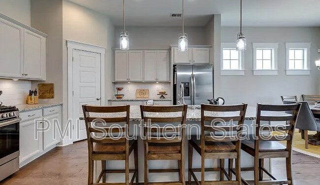 Building Photo - 607 Torridon Ln