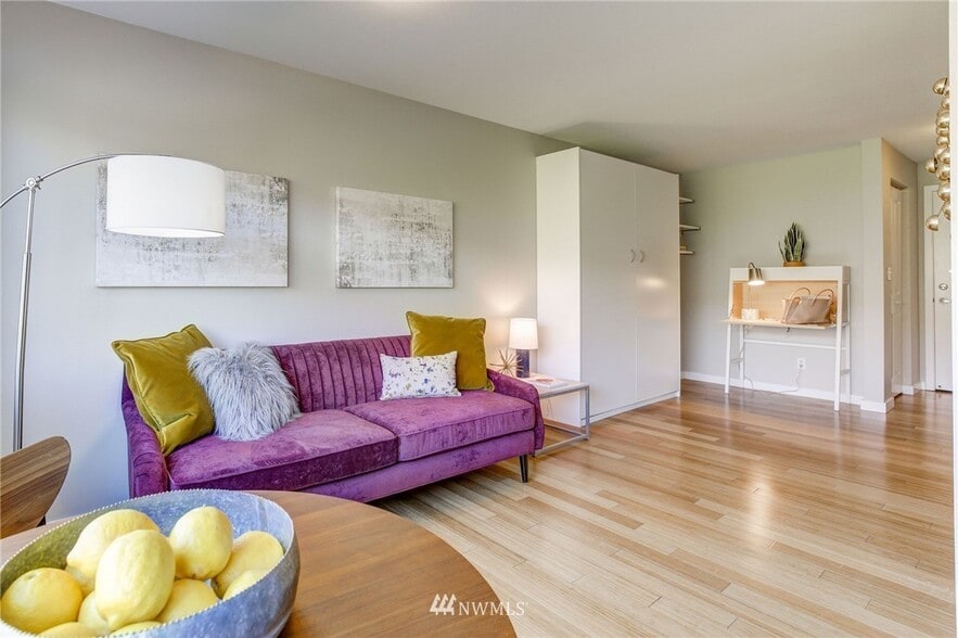 Building Photo - 705 E Republican St