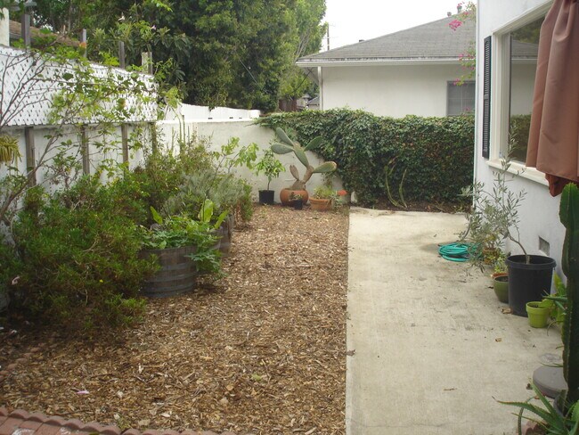 Building Photo - 1534 Veteran Ave