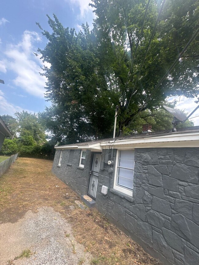 Building Photo - 2108 Curry Ave