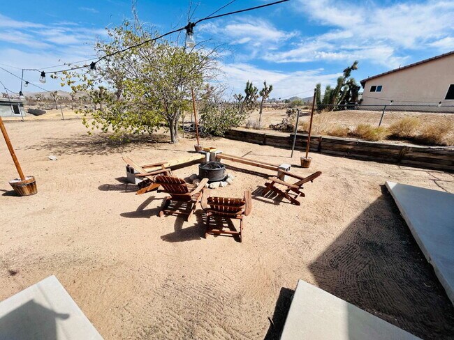 Building Photo - Beautiful 4 Bedroom House for rent in South Joshua Tree