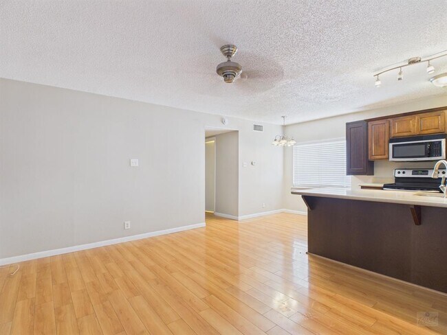 Building Photo - 2408 Longview St