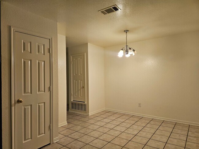 Building Photo - 3015 Cantabrian Dr