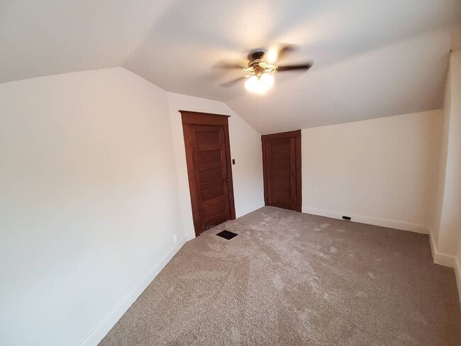 Building Photo - 1102 Chicago St