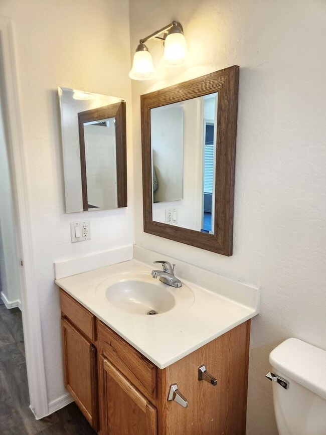Building Photo - 3 bed 2 bath home