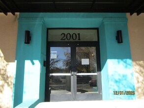 Building Photo - 2001 Gold Ave SE