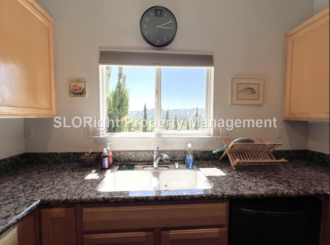 Building Photo - AVAILABLE AUGUST - Gorgeous 3 Bedroom Paso Robles Home