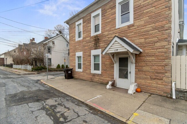 Building Photo - 137-139 Main St