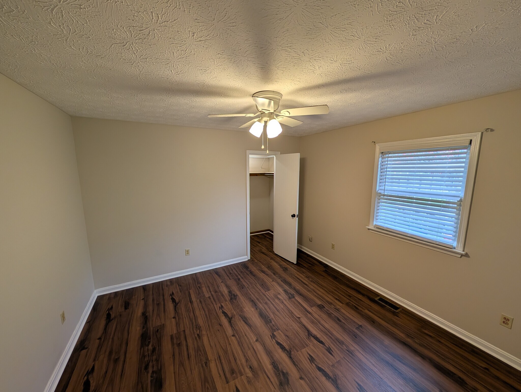 Building Photo - 3980 Apache Trl