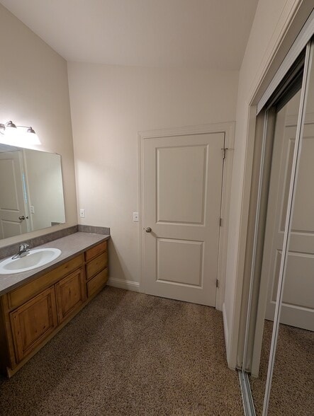 Building Photo - 286 La Valle Strada
