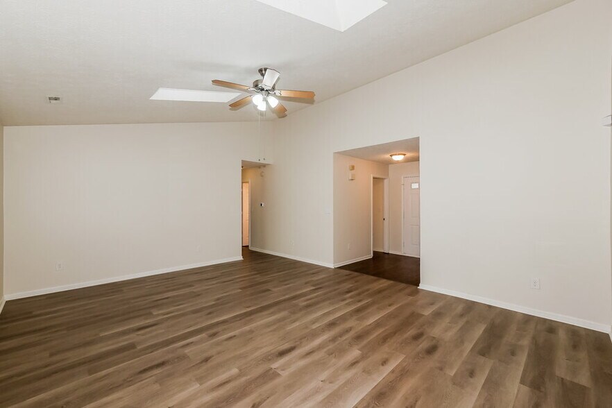 Building Photo - 8406 Southern Springs Way