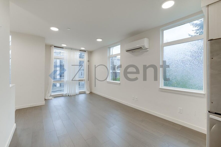 Building Photo - 6736 15th Ave NW