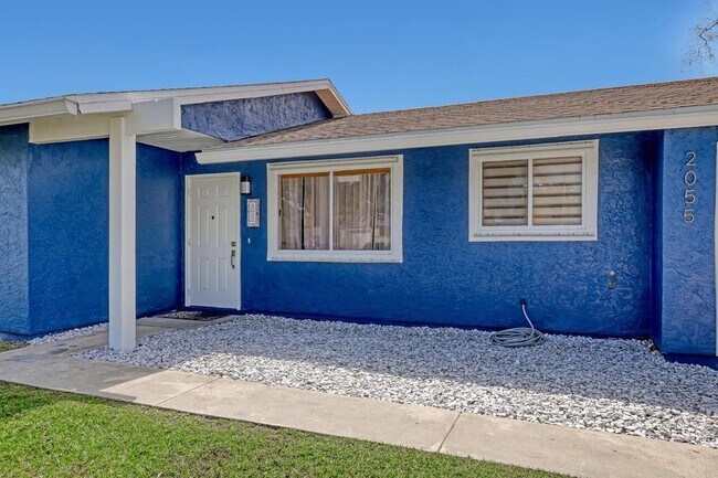 Building Photo - 2055 SE West Dunbrooke Cir
