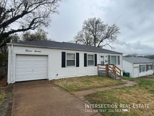 Building Photo - 1216 Grenshaw Dr