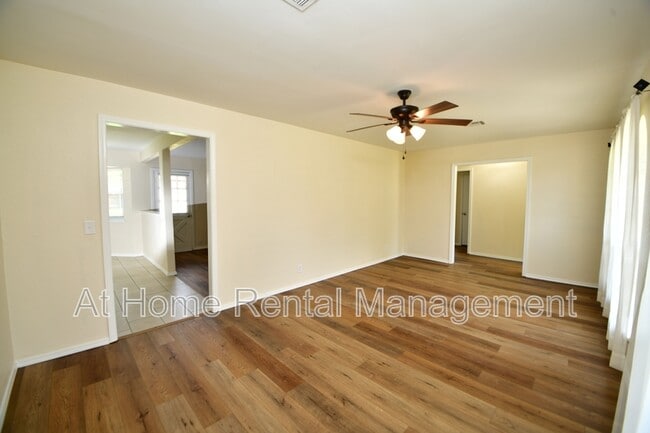 Building Photo - 401 N Fir Pl