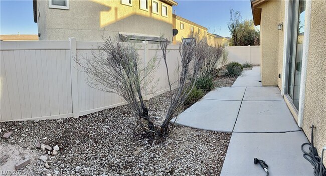 Building Photo - 3524 Tesoro Del Valle Ct