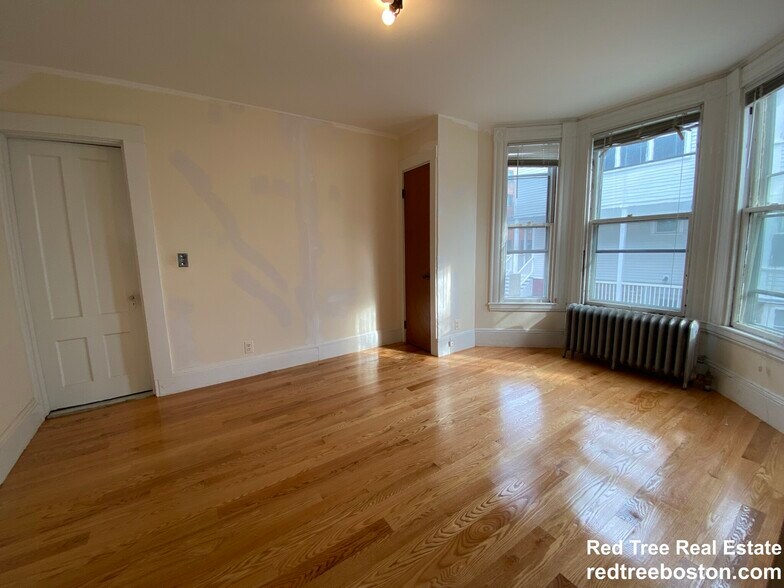 Building Photo - 381 Harvard St