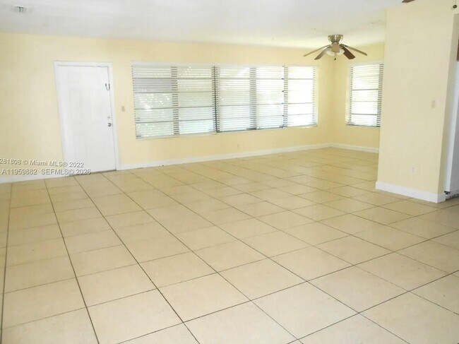 Building Photo - 180 NE 128th St