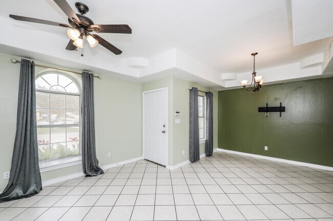 Building Photo - 1000 Ranchway Dr