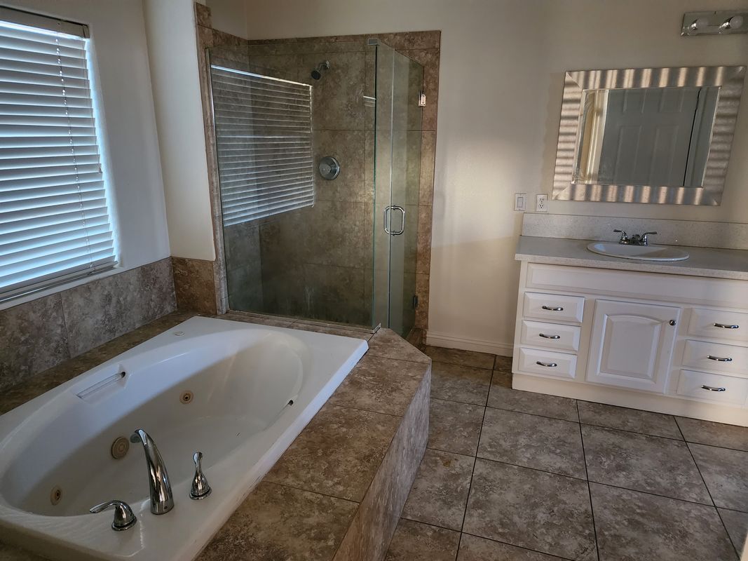 Building Photo - 8875 La Manga Ave