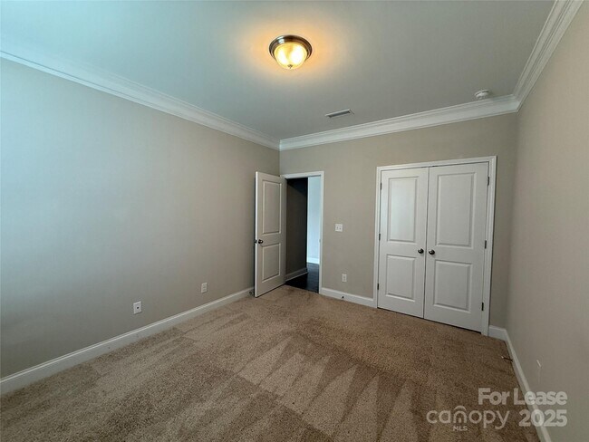 Building Photo - 106 E Americana Dr