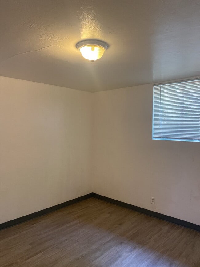 Building Photo - 2BD/1BA Basement Room on The Hill!