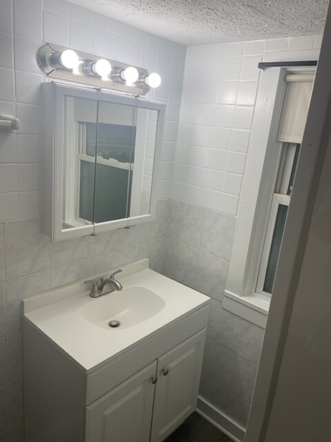 Building Photo - 2786 Hudson Dr