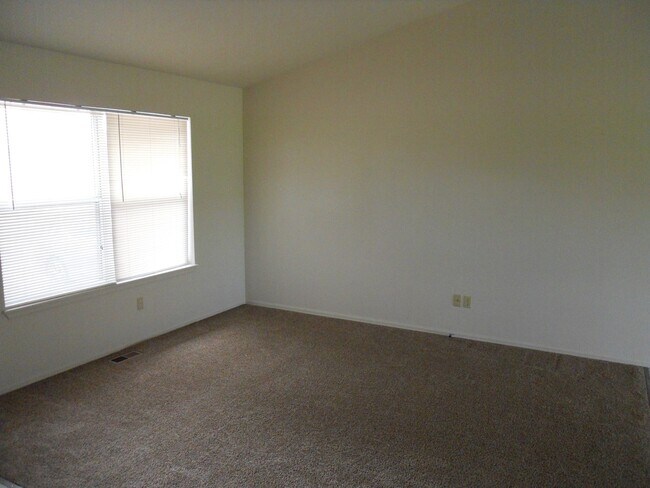 Building Photo - 764A GARRETT 485 BELLFLOWER