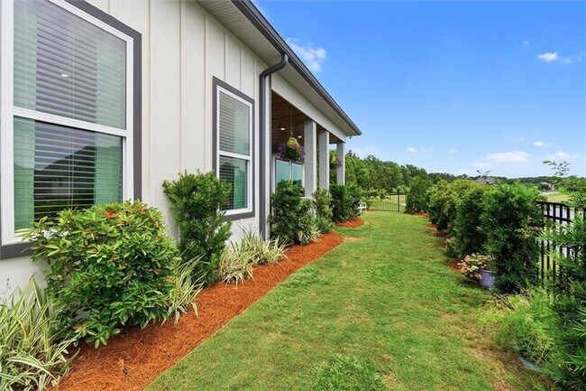 Building Photo - 501 N Corniche Du Lac